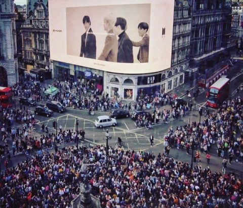 防弾少年団 ウェンブリー公演控え、ロンドンの広場が麻痺状態に