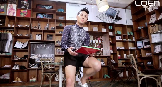 XIA（ジュンス）の「ASK IN A BOX」動画