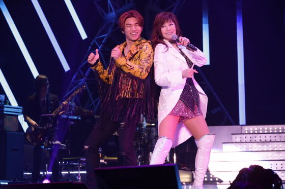 D-LITE、東京公演で山本リンダとコラボ