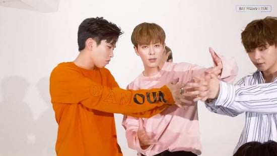 BOYFRIEND、『Star』  (EYE CONTACT ver.)