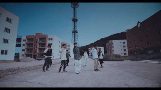 Stray Kids、『Voices』Performance Video