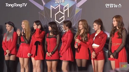 MOMOLAND「2018 MGA」レッドカーペットに登場