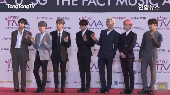 防弾少年団 「THE FACT MUSIC AWARDS」レッドカーペットに登場