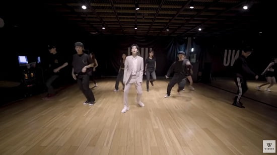 WINNERキム・ジヌ ソロデビュー曲『CALL ANYTIME』振付映像を公開