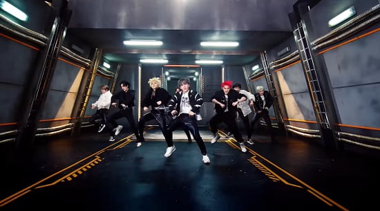 Stray Kids フルアルバムの収録曲『TOP』のパフォーマンス映像を公開