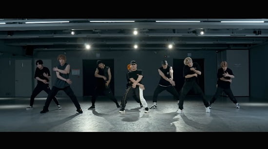 Stray Kids 新曲『神メニュー』ダンス練習映像を公開