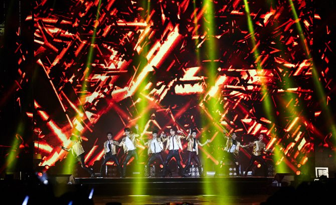 EXO、上海コンサートに2万人の観客熱狂
