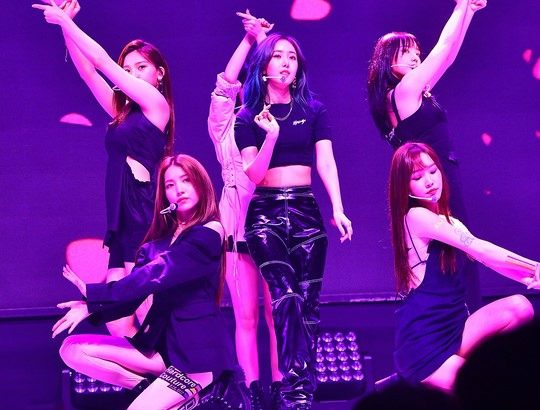 GFRIEND 7thミニアルバム「FEVER SEASON」発売記念ショーケースを開催