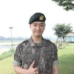 入隊中の2PMチャンソン、修了式でテギョンと一緒に撮った写真公開