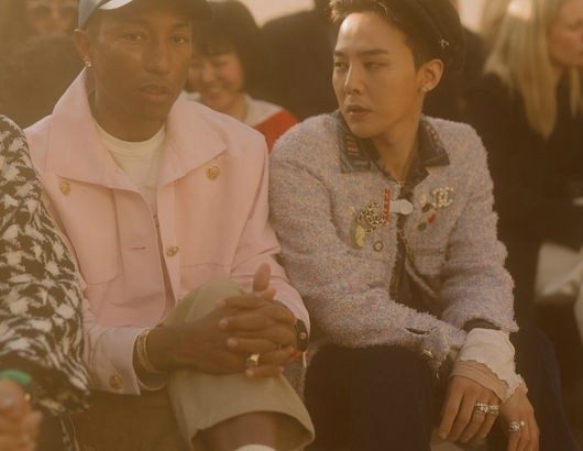 BIGBANGのG-DRAGON「CHANEL」の2020年春夏オートクチュールコレクションショーに出席