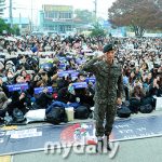 CNBLUEジョン・ヨンファ、11/3除隊、大勢のファンに笑顔で挨拶