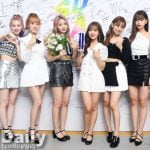 Weki Meki「2019 SOBA」1日目のブルーカーペットに登場