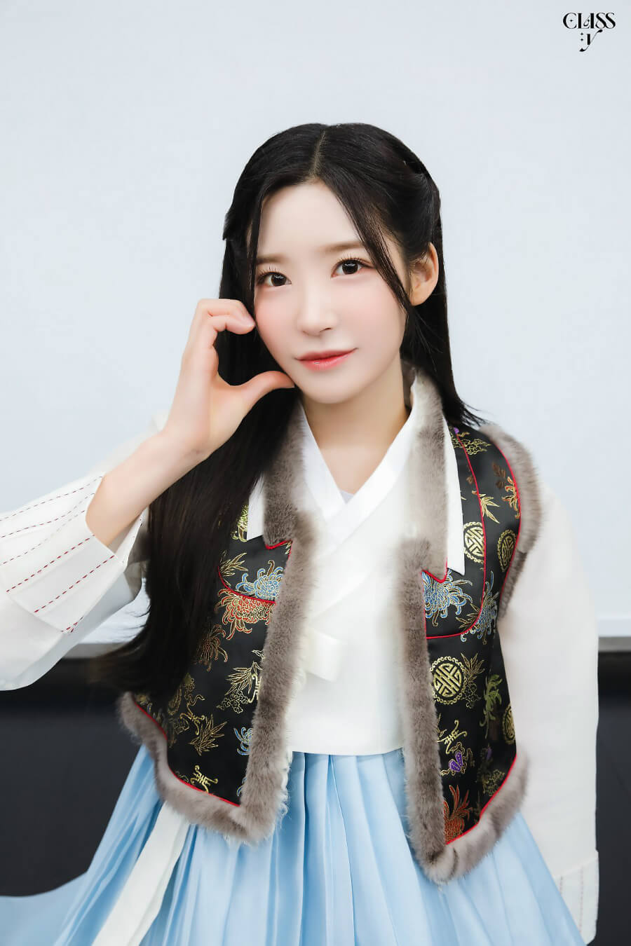 kpopdrama.info CLASS:y、旧正月を迎えて韓服姿でファンに挨拶