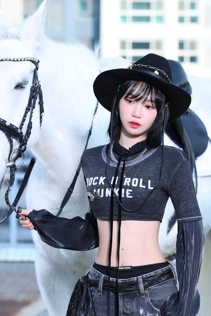 kpopdrama.info LE SSERAFIM、1stフルアルバム「UNFORGIVEN」のタイトル曲『UNFORGIVEN』MV公開