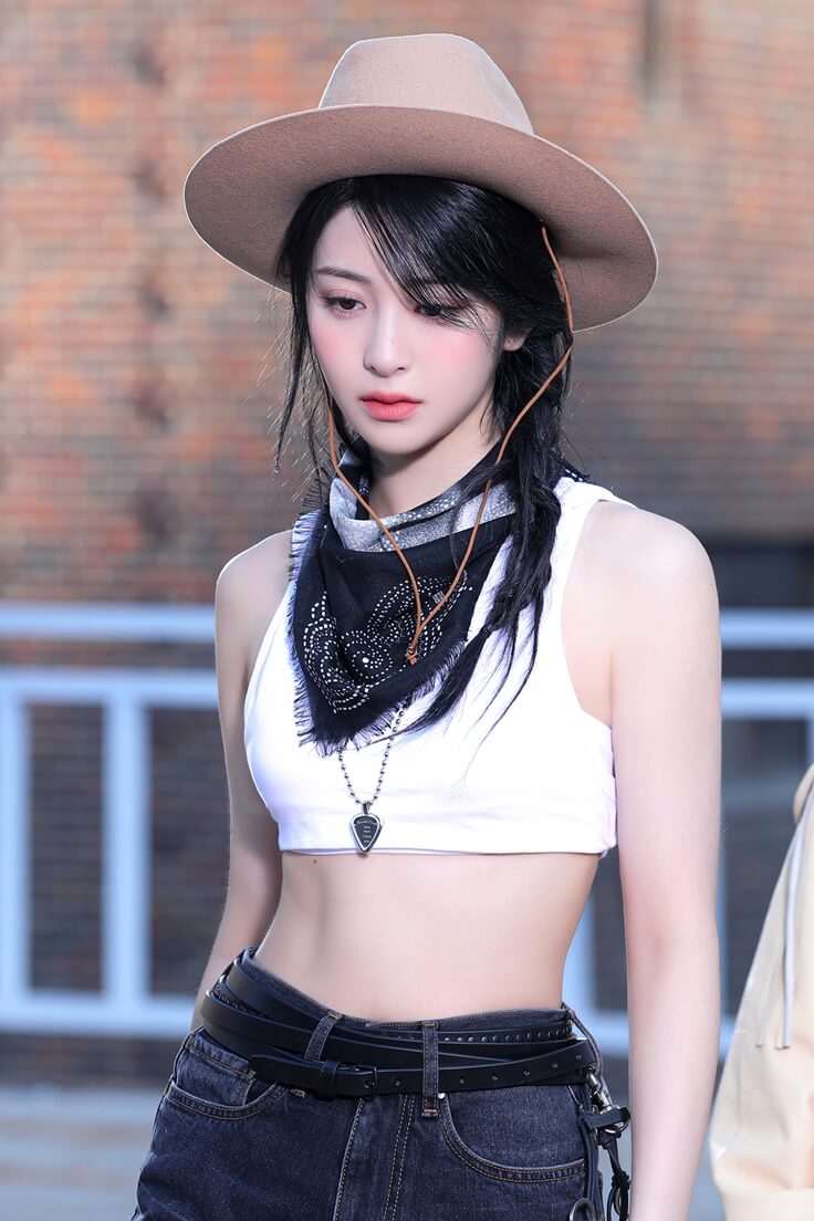 kpopdrama.info LE SSERAFIM、1stフルアルバム「UNFORGIVEN」のタイトル曲『UNFORGIVEN』MV公開