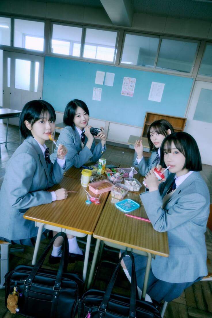 kpopdrama.info QWER、1stミニアルバム「MANITO」のタイトル曲『悩み中毒』MV公開